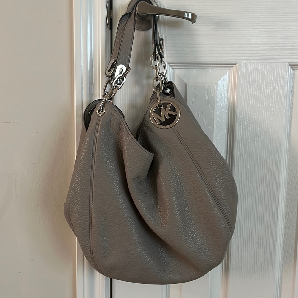 MICHAEL KORS Handbag large Gray
Pebbled Leather - Silver MK